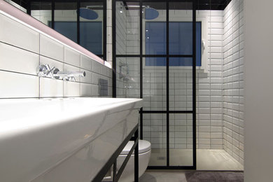 バルセロナにあるコンテンポラリースタイルのおしゃれな浴室の写真
