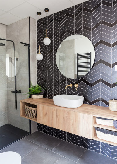 Scandinavian Bathroom by Slow & Chic - Interiorismo