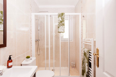 アリカンテにあるトランジショナルスタイルのおしゃれな浴室の写真