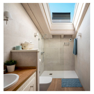 Sala de estar, dormitorio y baño en buhardilla - Transitional - Bathroom -  Bilbao - by Sube Interiorismo | Houzz