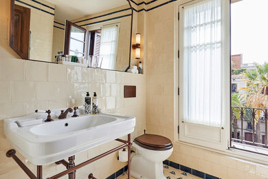 Foto de cuarto de baño rústico con espejo con luz