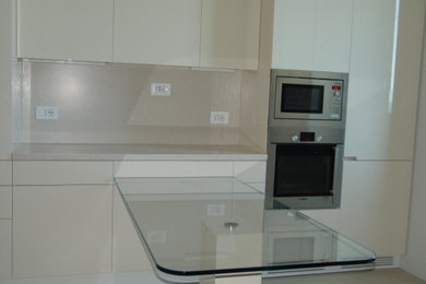 This is an example of a contemporary kitchen in Bari.