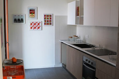 Minimalist kitchen photo in Milan
