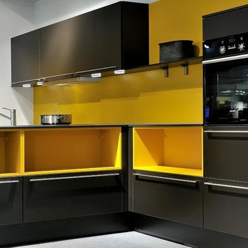 Black/Yellow Kitchen