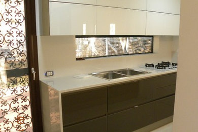 Inspiration for a contemporary kitchen in Naples.