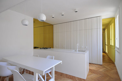 Kitchen - contemporary kitchen idea in Bologna
