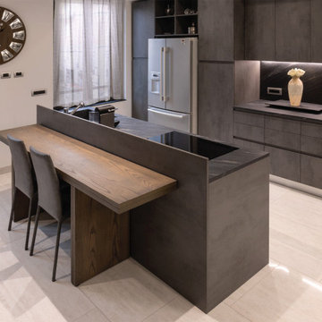 CUCINA CON ISOLA ATTREZZATA