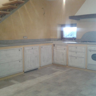 Immagine di una cucina country