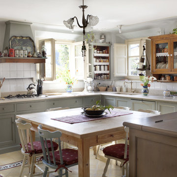 Cucina interamente in Massello finitura laccata anta a filo