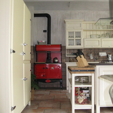 cucina provenzale,particolare cassoni frigo uso vecchia ghiacciaia