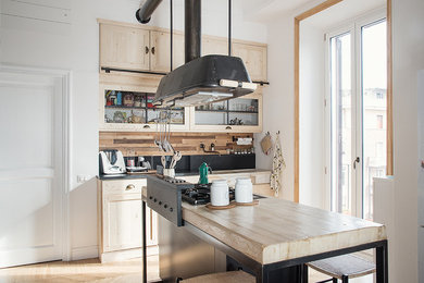 Offene, Einzeilige, Kleine Moderne Küche mit Waschbecken, Marmor-Arbeitsplatte und Kücheninsel in Rom