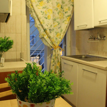 Foto Home Staging in rosso e viola