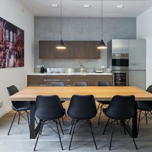 Idee per una cucina minimal con ante con riquadro incassato, ante bianche, elettrodomestici in acciaio inossidabile e nessuna isola