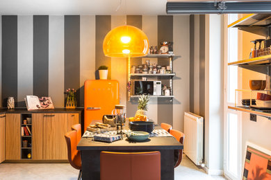 ミラノにあるエクレクティックスタイルのおしゃれなキッチンの写真