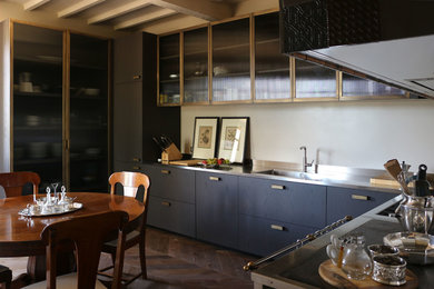 フィレンツェにあるコンテンポラリースタイルのおしゃれなキッチンの写真