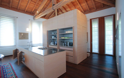 Houzz Tour: 5 Rooms in 1 Compact Box