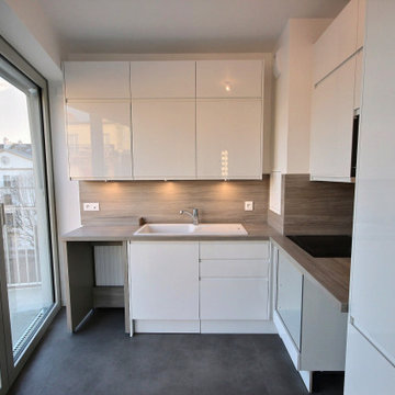 Aménagement d'une cuisine et d'une entrée dans un logement neuf à Paris