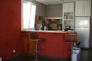 マルセイユにあるコンテンポラリースタイルのおしゃれなキッチンの写真