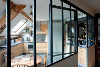Inspiration for a contemporary kitchen remodel in Paris