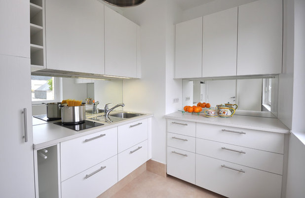 Modern Kitchen by Borella Art Design