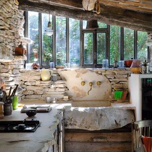 Esempio di una piccola cucina country