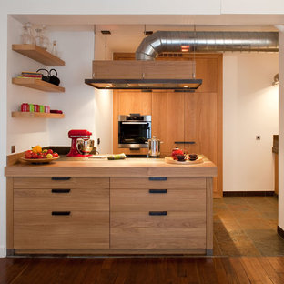 Idées déco pour une cuisine ouverte parallèle contemporaine avec une péninsule.