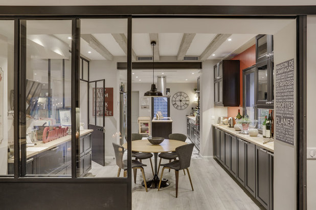 Transitional Kitchen by Agence NovaOm Architecture d'intérieur