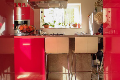 マルセイユにある高級な中くらいなおしゃれな独立型キッチンの写真