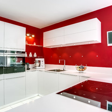 Cuisine bi-colore avec éclairage encastré et appareils iQ700
