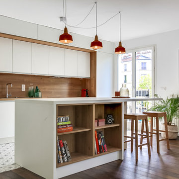 Cuisine contemporaine épurée blanc/bois avec carreaux de ciment