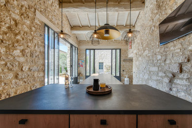 Cuisine d'été, rénovation et extension d'une maison d'hôtes en Provence