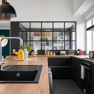 Idée de décoration pour une grand cuisine américaine design en L avec un plan de travail en stratifié, un sol en carrelage de porcelaine, un îlot central, un sol gris et un plafond décaissé.