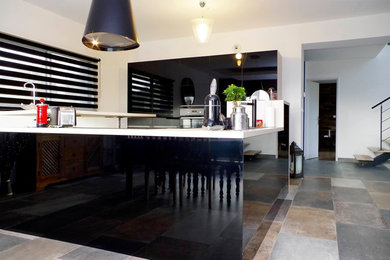 Photo of a contemporary kitchen in Le Havre.