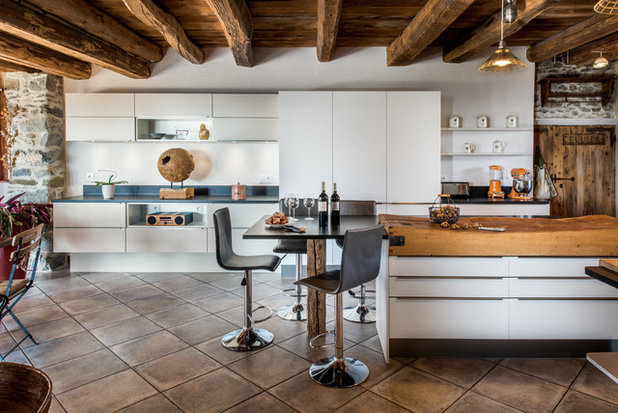 Contemporary Kitchen by Raison Home Nouren Agencement