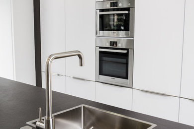 This is an example of a contemporary kitchen in Brest with an integrated sink.