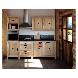 Ensemble de meubles de cuisine en pin pour petits espaces - Montagne -  Cuisine - Lyon - par Grenier Alpin | Houzz