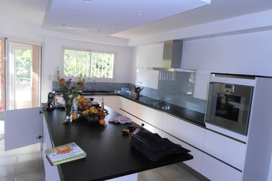 Modern kitchen in Toulouse.