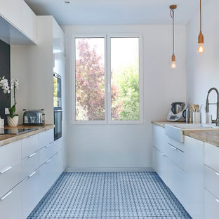 Fenêtre en pin blanc pour cuisine moderne épurée