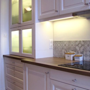 This is an example of a midcentury kitchen in Lyon.