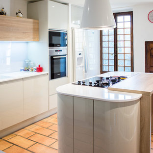 Küchen mit Glasrückwand und Backsteinboden Ideen, Design & Bilder