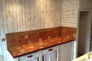 Design ideas for a medium sized country galley enclosed kitchen in Toulouse with a submerged sink, terracotta splashback, terracotta flooring and an island.
