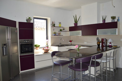 モンペリエにあるモダンスタイルのおしゃれなキッチン (シングルシンク、珪岩カウンター) の写真
