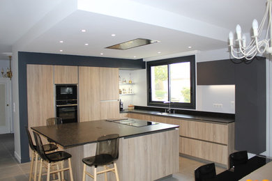 Inspiration for a medium sized contemporary l-shaped open plan kitchen in Toulouse with a single-bowl sink, beaded cabinets, beige cabinets, marble worktops, beige splashback, wood splashback, stainless steel appliances, cement flooring, an island and grey floors.