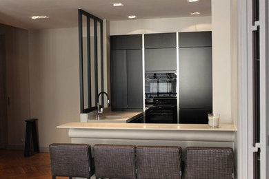 Photo of a contemporary kitchen in Lyon.