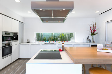 Inspiration for a contemporary kitchen in Orange County.