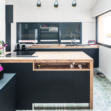 Une vieille étable transformée en triplex - cuisine contemporaine