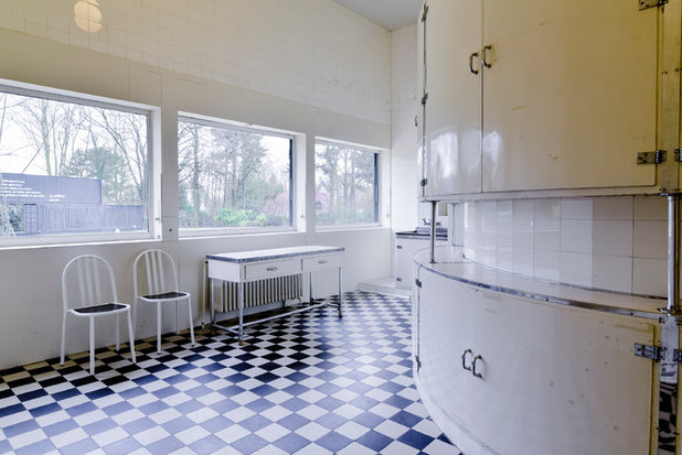 コンテンポラリー 浴室 by Virginie Rooses Photographe