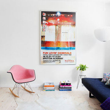Interior - customized Børge Mogensen sofa og Eames rocking chair polstret i pink