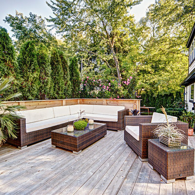 Inspiration for a transitional deck remodel in Detroit