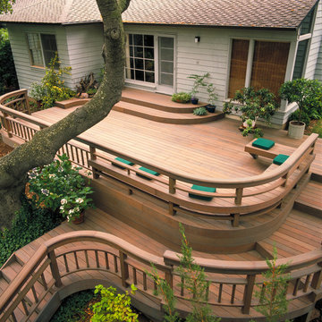 A Curved Redwood Deck